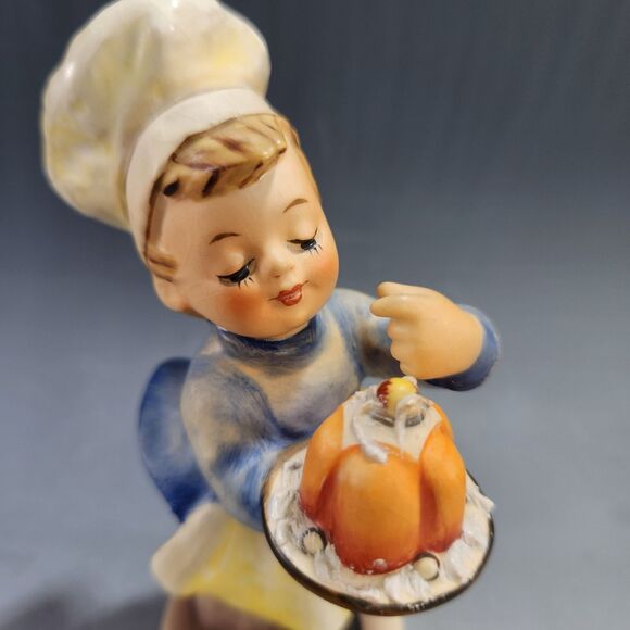 Set 3 VTG Hummel Figurines #128 The Baker, Brother #109 Happy Traveler Goebel - Picture 5 of 10